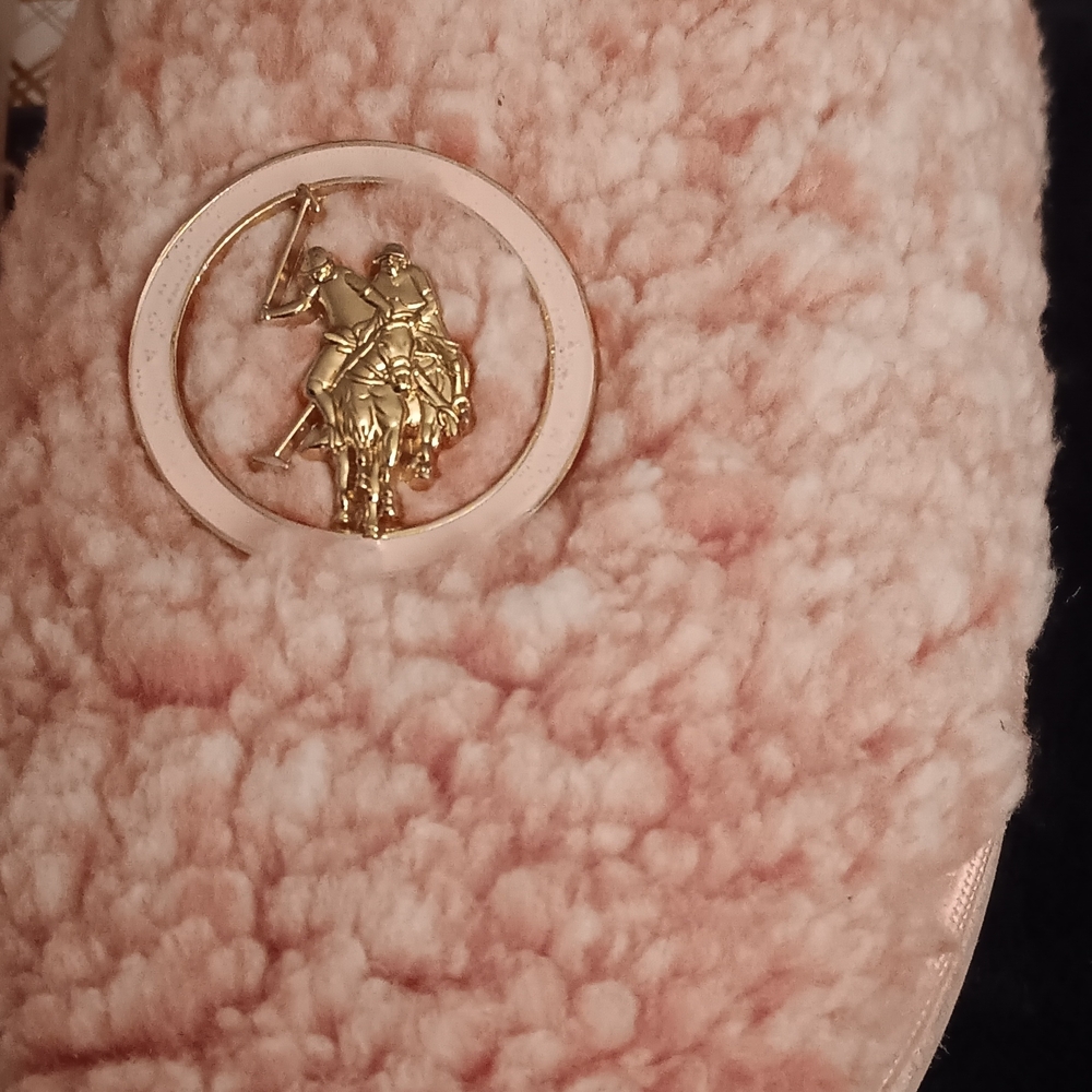 U.S. Polo Assn. Pink Plush Faux Fur Slippers Women's Size L 9-10 NWT - Picture 4 of 6